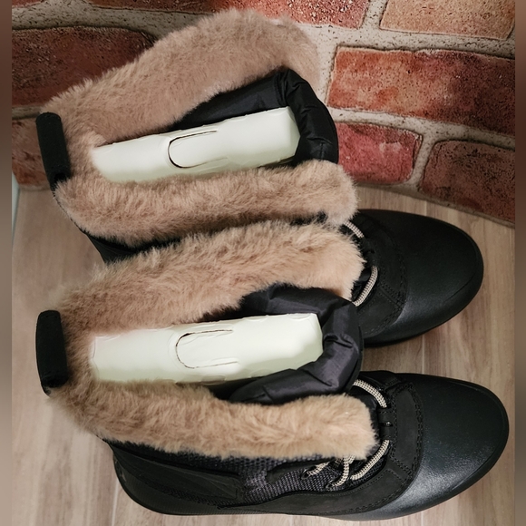 The North Face Women's Shellista IV Mid Lace Waterproof Insulated Winter Boots - Picture 13 of 13